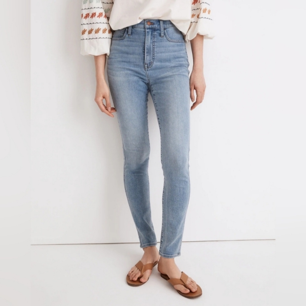 Madewell 11" Roadtripper High Rise Jeans Size 28 Light Wash Soft Stretchy Denim